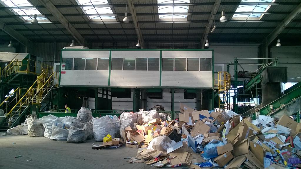 RIPOK W RIPOK-u odpady przetwarzane są na: instalacji do