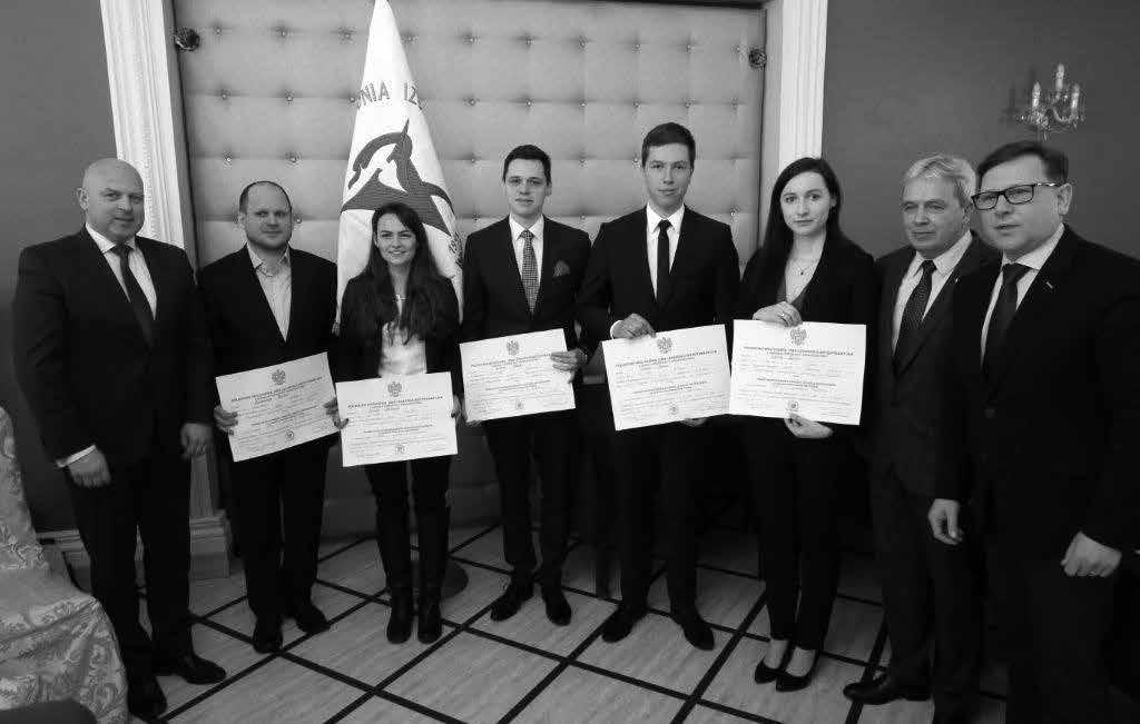 Z ŻYCIA IZBY Następnie wyłoniono Prezydium Zjazdu w osobach: Andrzej Czerniawski Przewodniczący, Marek Pirsztuk, Jan Dynkowski Zastępcy Przewodniczącego, Emilia Wielądek-Żukowska, Joanna Piekut,