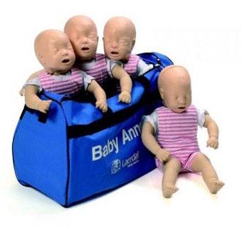 Fantom niemowlęcy Baby Anne Dzięki manekinowi niemowlęcemu Baby Anne można ćwiczyć nie tylko resuscytację krążeniowo-oddechową niemowląt, ale również techniki usuwania ciała obcego z dróg oddechowych.
