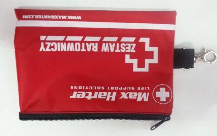 Defibrylator PHILIPS HeartStart HS1 plus zestaw ratowniczy, torba, bateria i elekrtody Zestaw ratowniczy zawiera: 2 pary jednorazowych rękawiczek, kieszonkową maskę twarzową, nożyczki