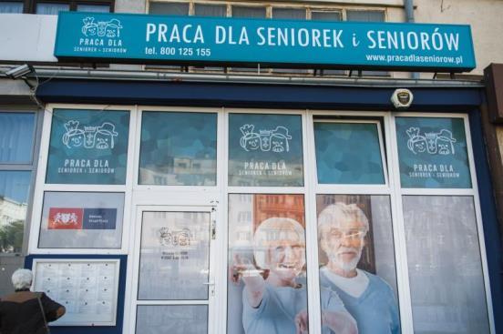 CENTRUM PRACY DLA SENIOREK I SENIORÓW Seniorzy otrzymali swoje centrum Od blisko dwóch miesięcy w Gdańsku działa Centrum Pracy dla Seniorek i Seniorów. Mieszczący się przy al.