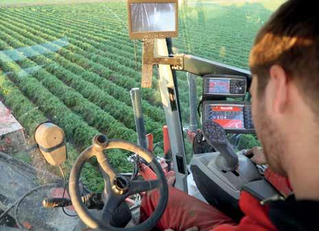 TAŚMA JEŻOWA RAMIĘ LEMIESZA Z ZABEZPIECZENIEM NAPĘDZANE HYDRAULICZNIE ROLKI Taśma jeżowa odpowiada za usuwanie ziemi z masy produktu.