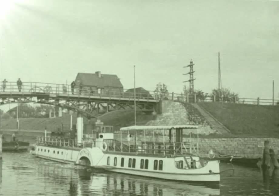 1. Śluza opatowicka została wybudowana w ramach inwestycji z zakresu hydrotechniki, prowadzonej w latach 1913-1917 polegającej na budowie nowej drogi wodnej przeprowadzonej przez miasto w ramach