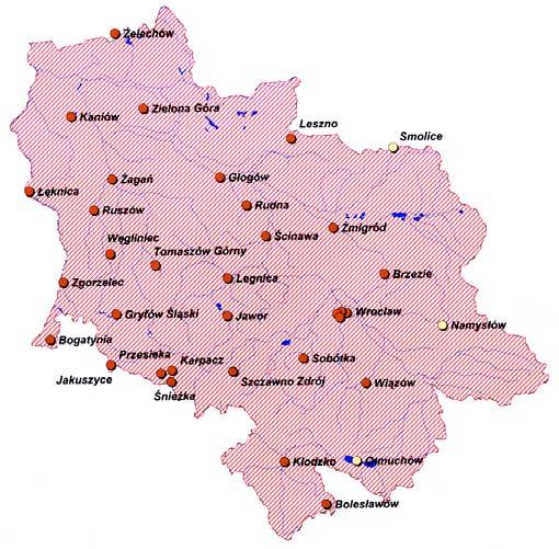6 atmosferycznych, mianowicie sumy miesięczne opadów i wielkości stężeń różnych zanieczyszczeń (mg/dm 3 ) w opadach (całkowitych), zarejestrowanych w 32 stacjach pomiarowo-kontrolnych monitoringu