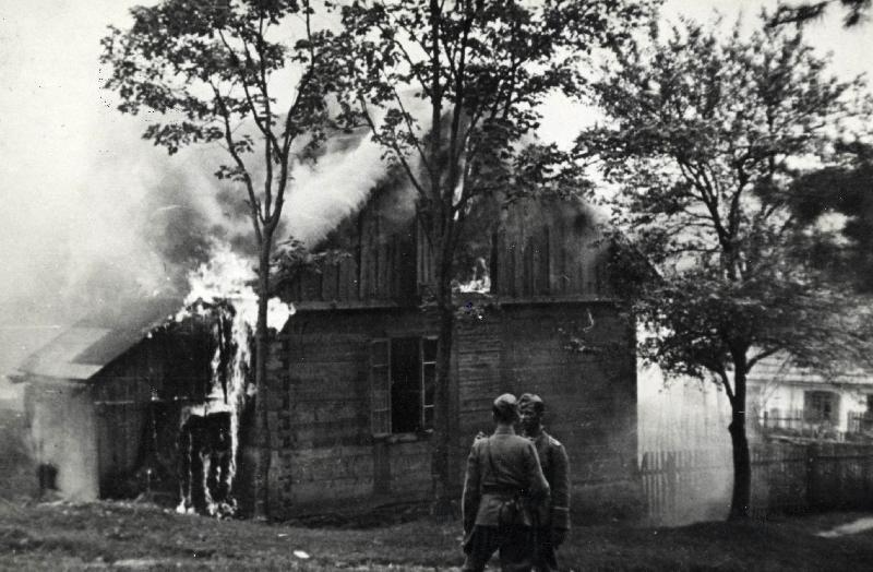 śledztwie został wysłany do KL Auschwitz. W dniu 12 lipca 1943 r. 18 kobiet zostało zabranych i wysłanych na roboty przymusowe.