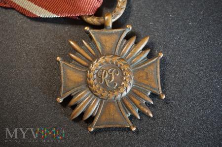 Brązowy Krzyż Zasługi RP 944-952 208-2-5 Brązowy Krzyż Zasługi RP 944-952 Krzyż