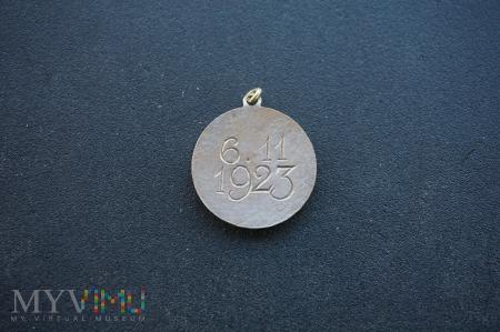 medal /zawieszka/ wykonany z mosiądzu srebrzonego, średnica