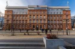 dostosowywania do dowolnego kształtu bryły budynku, a co za tym idzie uzyskiwania bardzo atrakcyjnych rozwiązań architektonicznych (rys. 1.