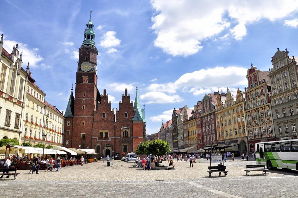 Rynek z wrocławskim Ratuszem w tle. 5.