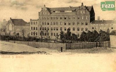 120. rocznica Huty Kramatorska im. W. W. Kujbyszewa wcześniej zwanej jako Kramatorska Metalurgiczna Spółka Huta Kramatorsk im. W. W. Kujbyszewa Budowa 1898 Założyciele W. Fitzner i K.