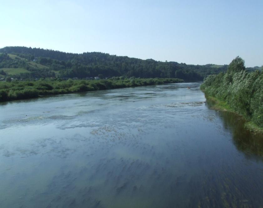 MONITORING JAKOŚCI WÓD POWIERZCHNIOWYCH RAMOWA DYREKTYWA WODNA 2000/60/WE PODSTAWOWY DOKUMENT, KTÓREGO GŁÓWNYM CELEM JEST OSIĄGNIĘCIE DOBREGO STANU WÓD Jednym z