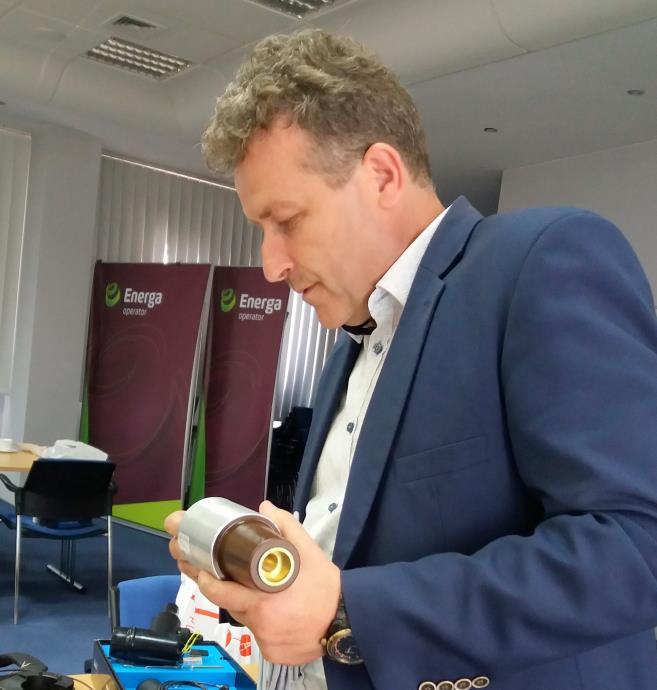 Dynamicznie wzrasta ilość rozproszonych źródeł energii co powoduje destabilizację sieci.