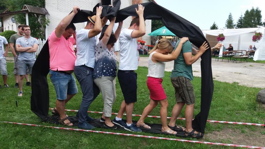 się na linii studenci kontra pozostali członkowie