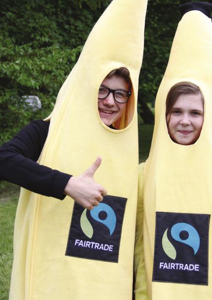 Jak się zaangażować Bądź odpowiedzialnym konsumentem Podczas zakupów wybieraj certyfikowane produkty Fairtrade Informuj sprzedawców, np.