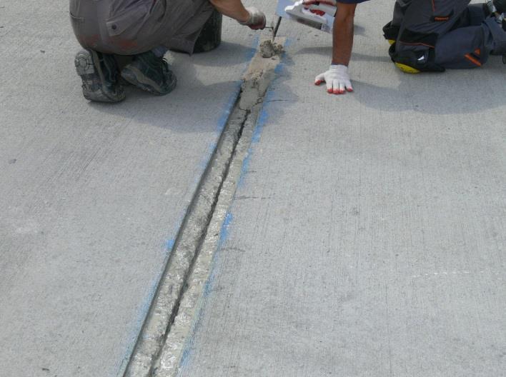 Wymiana uszczelnień Gruntowanie oczyszczonej powierzchni betonu