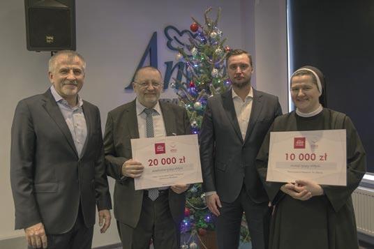 Na wniosek pracowników chemicznej firmy darowizny trafią do włocławskiego oddziału Polskiego Towarzystwa Opieki Paliatywnej oraz Stowarzyszenia Hospicjum Świętej Elżbiety ze Złotowa.