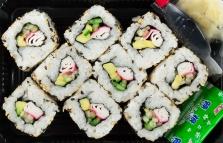 VEGE ROLL Pyszne rolki z ryżem, nori, avocado, ogórek, marchewka, sezam.