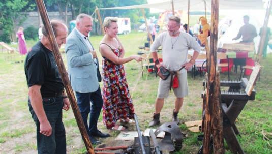 organizację wydarzenia o takim charakterze. średniowieczne, składające się namiotu rycerskiego oraz wiaty biesiadnej. Na powstałym obozowisku mogliśmy zobaczyć m.in.
