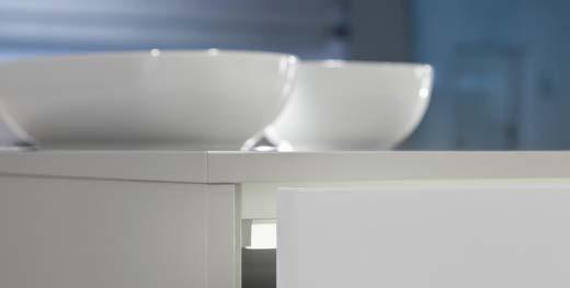 2 RAUVISIO CRYSTAL LAMINAT SZKLANY 2.1 Opis produktu W kuchni, w łazience czy w salonie szkło znajduje coraz szersze zastosowanie we wzornictwie meblowym.