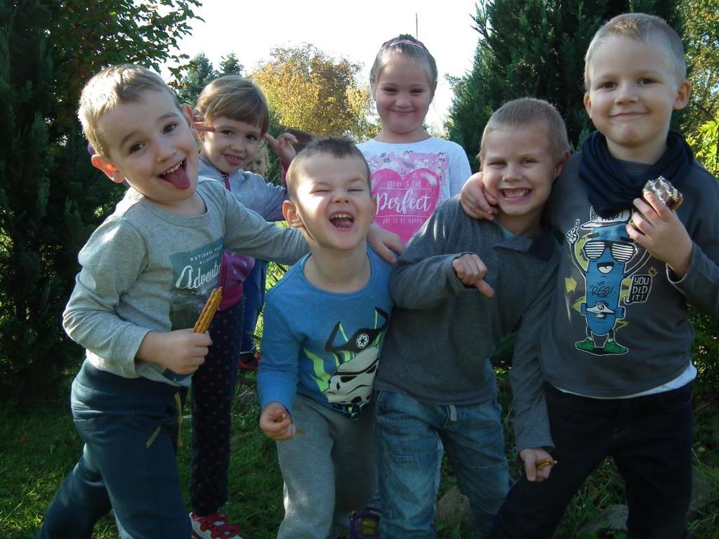 !! A kiedy znów pada bawimy się zgromadzonymi darami jesieni.