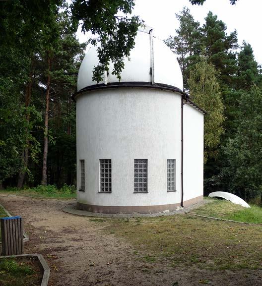 Pawilon z współczesnym teleskopem firmy Uniwersał oraz luneta firmy Sendtner z XIX w. Dla szczególnie zainteresowanych miłośników astronomii od 1978 r. organizowano letnie akcje oświatowe pt.