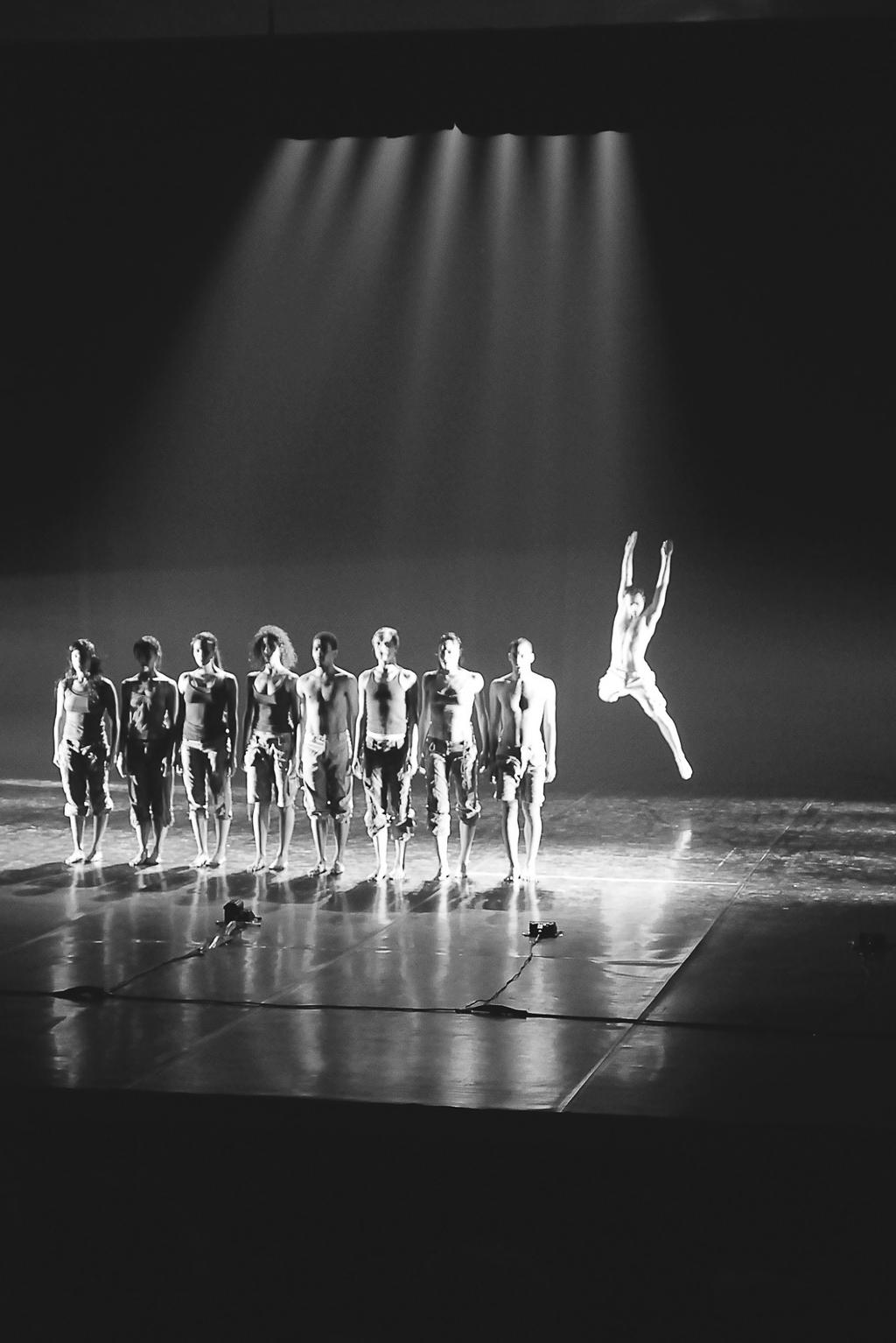 370 THE WESTERN IDIOM OF DANCE Fot. 24.