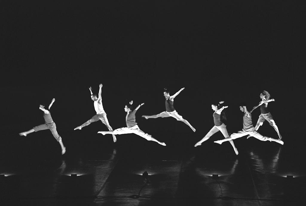 374 THE WESTERN IDIOM OF DANCE Fot. 31.