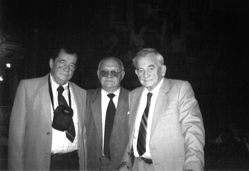 70 Gabriel Józef Antoni Büttner (1915-2011) jeden z pionierów otorynolaryngologii... W Teatrze Słowackiego w Krakowie; od lewej: Krzysztof Bűttner, Michał Pabiszczak i Gabriel Bűttner (czerwiec 2008 r.