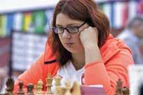 Karina grając czarnych kolorem skutecznie zablokowała przeciwniczkę, zamieniając przewagę pozycyjną na materialną.