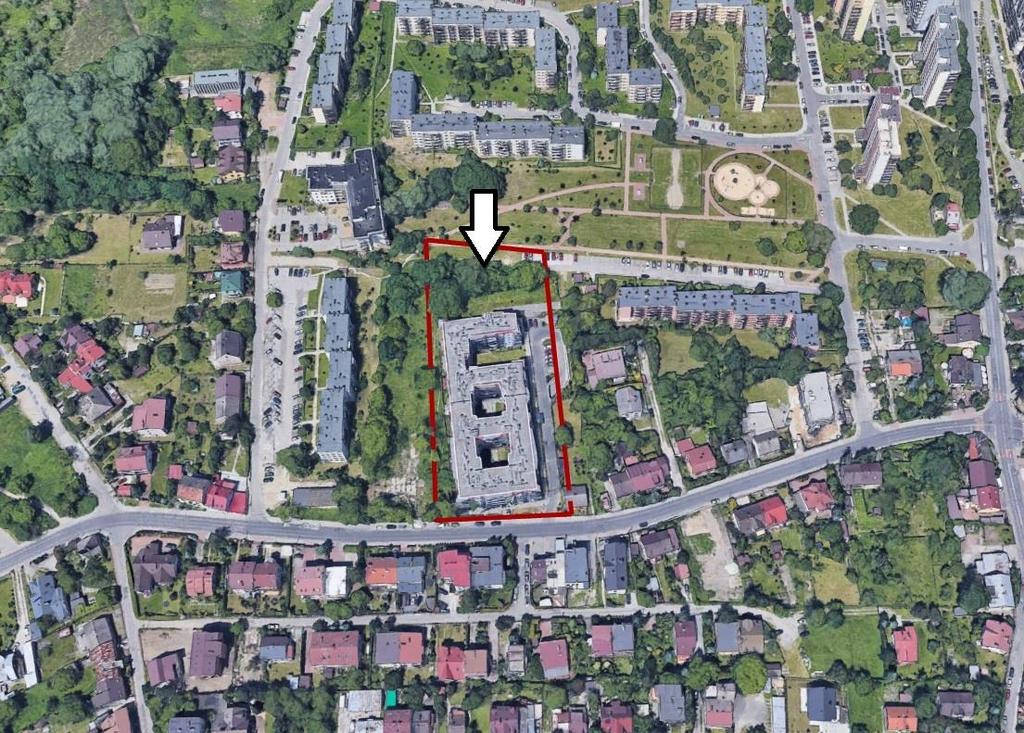 Ilustracja nr 7 przedstawia lokalizację gdzie po uzyskaniu decyzji WZ inwestor wybudował blok wielorodzinny (czerwony obrys).