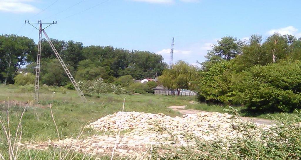 Teren przy Zalewie na Drzewiczce (widok na ul.