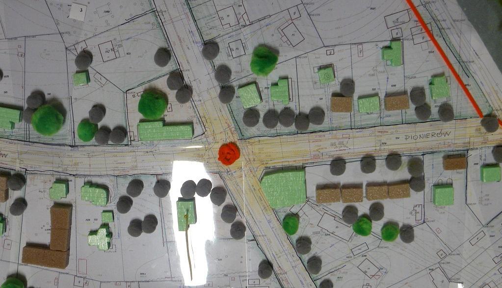 Ulica Pionierów na odcinku od rozbudowywanego kompleksu