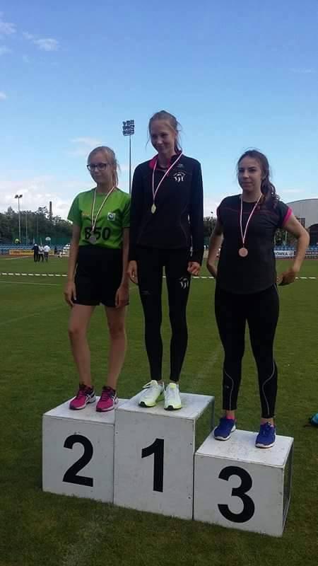 m. Najlepszy wynik w Polsce w swoim roczniku na 300m Adriana Wysocka - brąz w rzucie
