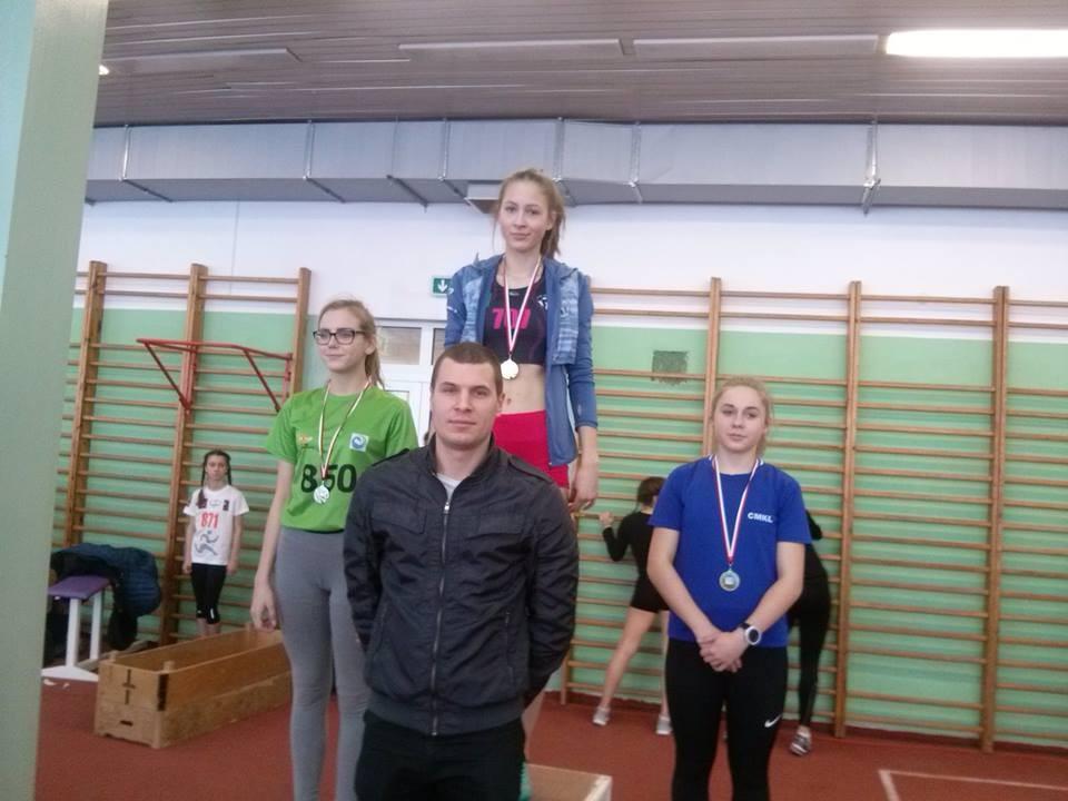 Halowe Mistrzostwa Województwa młodzików i juniorów - Toruń, Gdańsk. Bardzo udanie rozpoczęli rok nasi młodzicy i juniorzy.