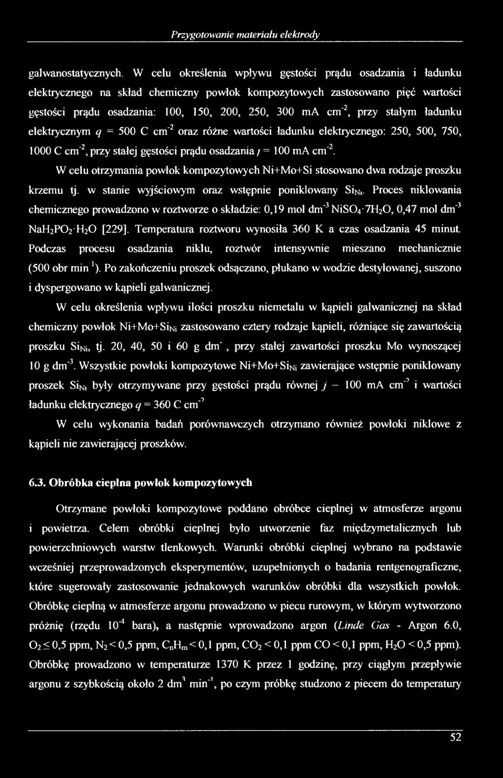 przy stałym ładunku elektrycznym q = 500 C cm 2 oraz różne wartości ładunku elektrycznego: 250, 500, 750, 1000 C cm'2, przy stałej gęstości prądu osadzania / = 100 ma cm'2.