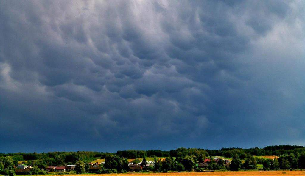 Mammatus Wypukłości, które znajdują się zazwyczaj na kowadle