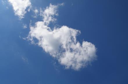 Cumulus fractus (Cu fra) Ten gatunek chmury Cumulus to niewykształcone strzępy skondensowanej pary wodnej.