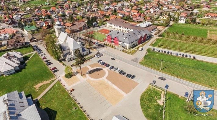 Zakończono realizację zadanie,,zagospodarowanie terenu przy Zespole Szkolno Przedszkolnym w Łącku.