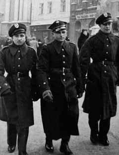 .. Chciałbym w tym artykule pokazać Państwu żołnierskie epizody z życia Edwarda, podoficera pancerniaka.