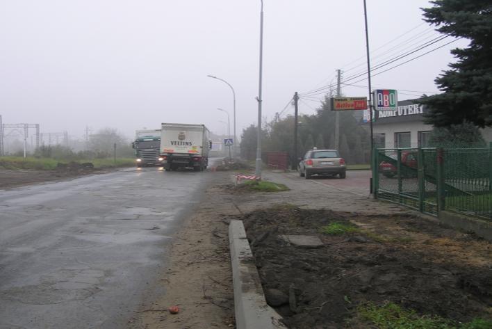ewidencję natężenia i struktury ruchu pojazdów, ze szczególnym uwzględnieniem pojazdów ciężkich. Wartość długookresowego średniego poziomu dźwięku: L DWN i L N wyznaczono w 1 punkcie.