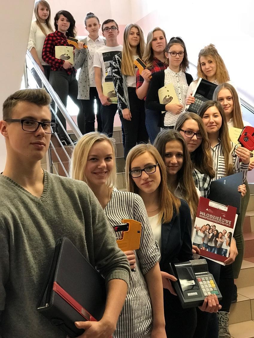 Szkoły ponadgimnazjalne w roku szkolnym 2018/2019 Technikum w zawodzie: technik ekonomista technik handlowiec