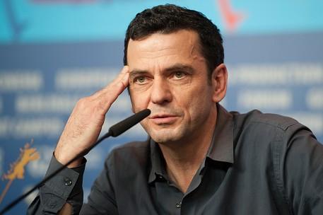 specyficzną formę miłości. Nina i Ronald wyeliminowali wiele pięknych kwestii, które Harun i ja włączyliśmy na początku do dialogów, bo najzwyczajniej im niekiedy po prostu przeszkadzały.