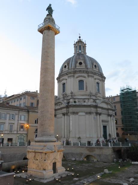 O Rzymie pisali Jan Kochanowski, Adam Mickiewicz czy Czesław Miłosz. Rzym, jest jednym z niewielu miast europejskich, mogącym pochwalić się tak ogromną ilością sztuki starożytnej i renesansowej.