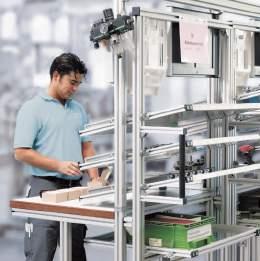 82 Technika Przemieszczeń Liniowych Informacje uzupełniające Elementy, systemy i rozwiązania wykraczające poza technikę przemieszczeń liniowych Bosch Rexroth to Drive & Control Company.