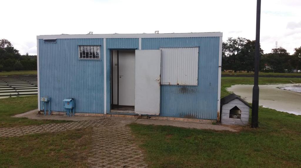 4.7.11. Kontener socjalny obiekt nr R6 Kontener socjalny stanowi prefabrykowany stalowy kontener posadowiony na płycie żelbetowej. Orientacyjne wymiarach w rzucie: ok. 5,8 x 2,5 m.