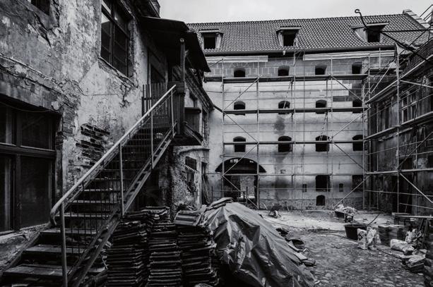 Toruń miasto nieznane II na fotografiach Wacława Górskiego i Andrzeja Skowrońskiego. Miasta nieustannie się zmieniają.