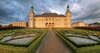 świętokrzyskie 11 Muzeum Narodowe w Kielcach Stojący na Wzgórzu Zamkowym pałac wzniesiony został w latach 1637-1644 i jest najlepiej zachowanym w Polsce obiektem architektonicznym z czasów Wazów.