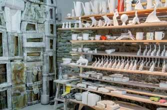 30 świętokrzyskie Żywe Muzeum Porcelany w Ćmielowie Żywe Muzeum Porcelany to coś więcej niż eksponaty. To opowieść o wspaniałej porcelanie i o 200-letniej tradycji związanej z jej wyrobem.