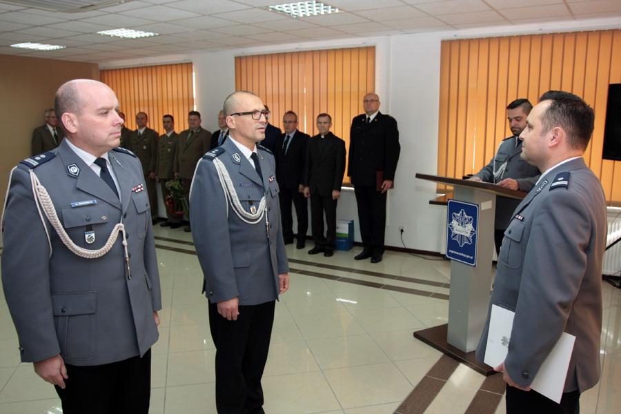 Nowy Komendant W poniedziałek 30 października, podczas uroczystości w Komendzie Powiatowej Policji w Augustowie, Zastępca Komendanta Wojewódzkiego Policji podinspektor Jacek Tarnowski w obecności