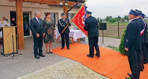 INWESTYCJE W ostatnim biuletynie informowaliśmy, że jesienią oddamy do użytku 4 Domy Ludowe i tak się stało. 16 września oddaliśmy we władanie mieszkańcom Dom Ludowy w Godaszewicach.